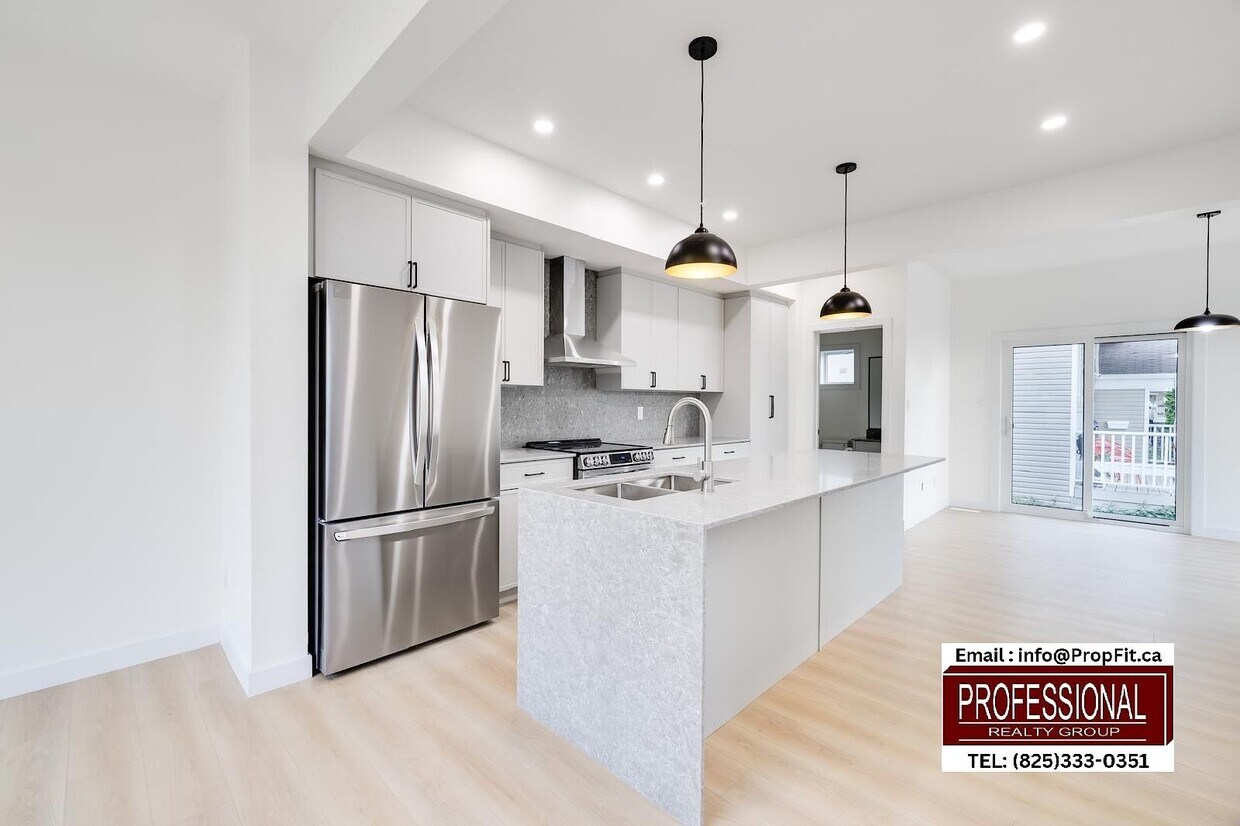 Photo principale - 15815-15898 98 Ave NW