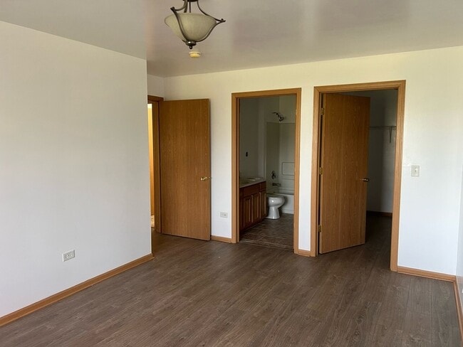 Building Photo - 2115 Silverstone Dr