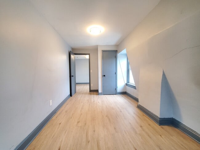 Unit 3 - 66 Broadway