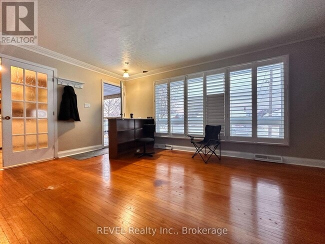 Photo du bâtiment - 63 Thompson Ave