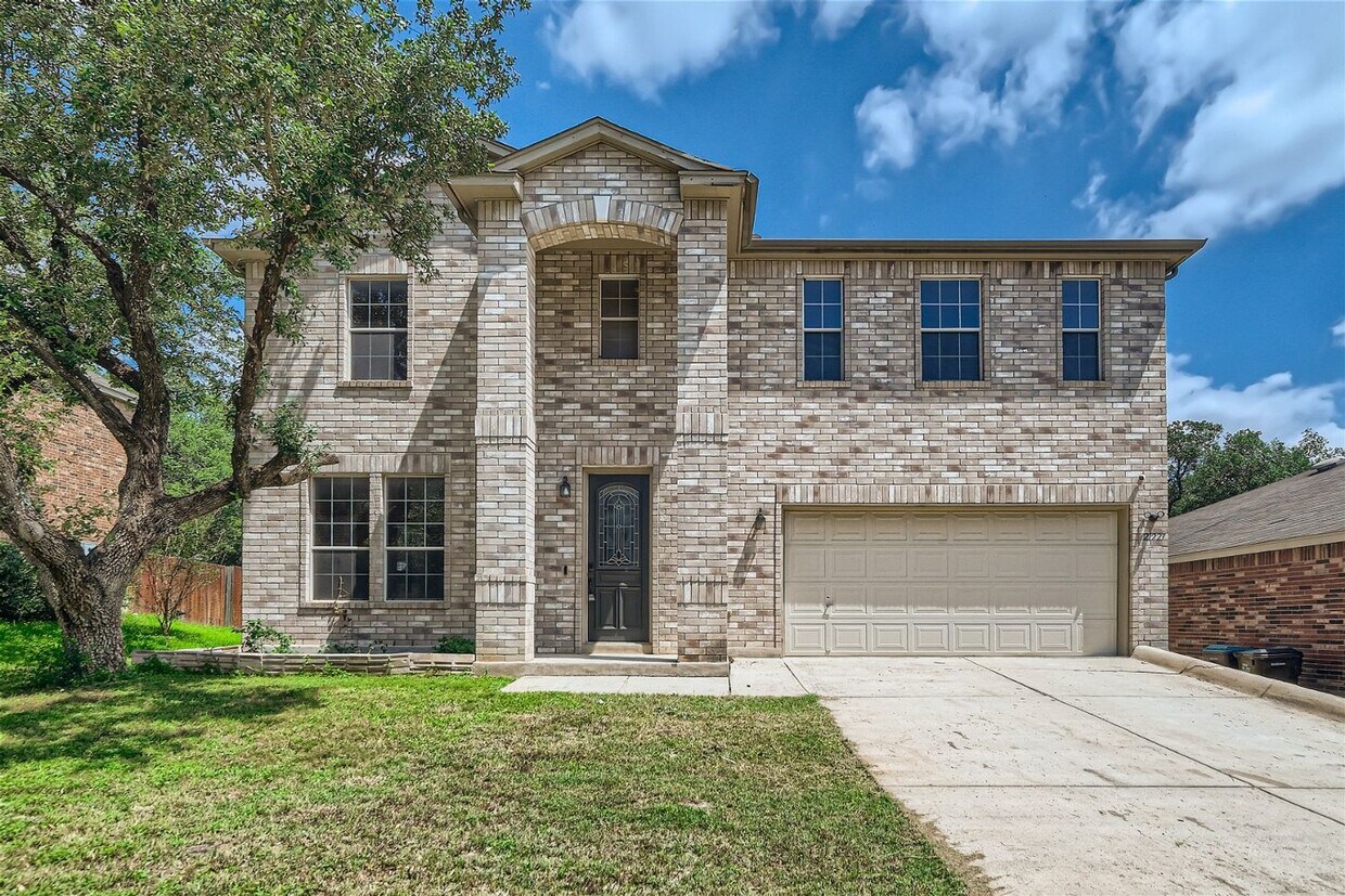 Foto principal - Over 3300 Square Feet