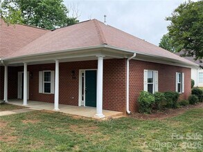 Building Photo - 7045 Somerset Springs Dr