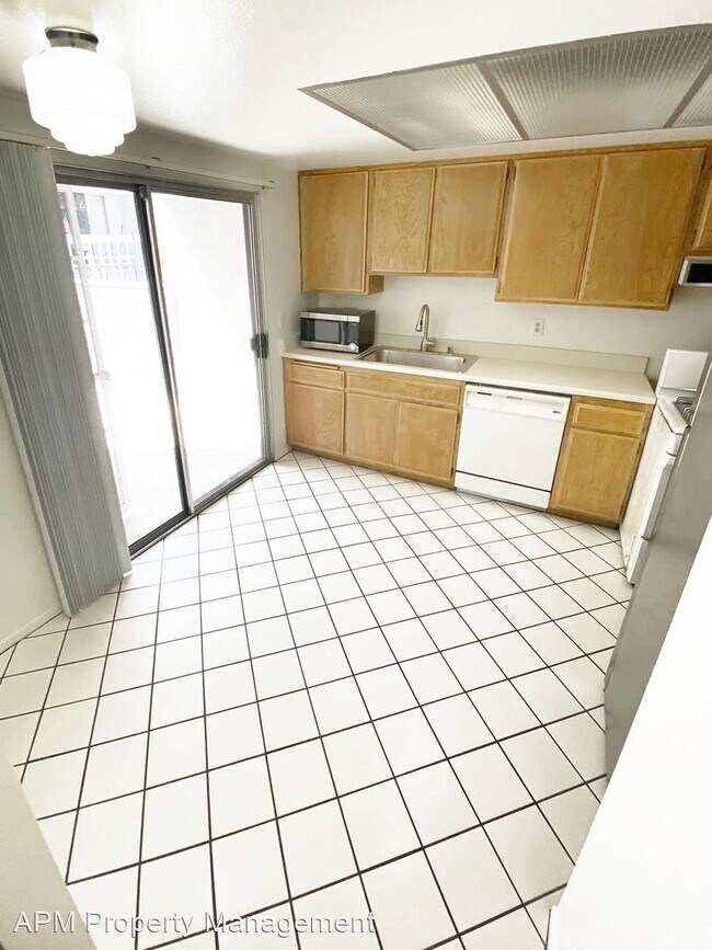 Building Photo - 2 br, 3 bath House - 14022 Coteau Dr. Unit...