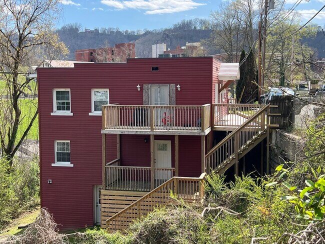 Lower level apartment available - 186 Poplar St