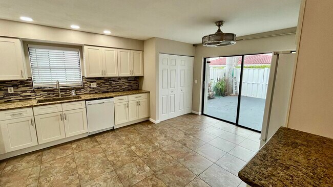 Building Photo - 1437 Princeton Ln
