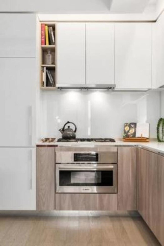 Building Photo - 636-573 11th Ave