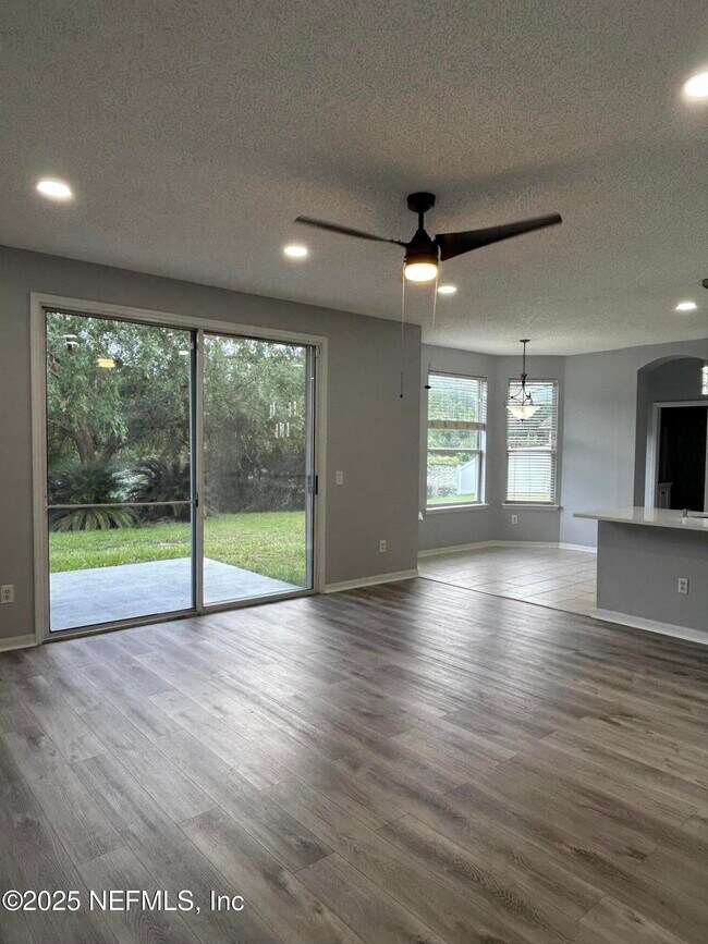 Building Photo - 10258 Meadow Point Dr