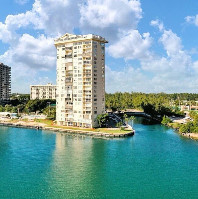 Building Photo - 11111 Biscayne Blvd