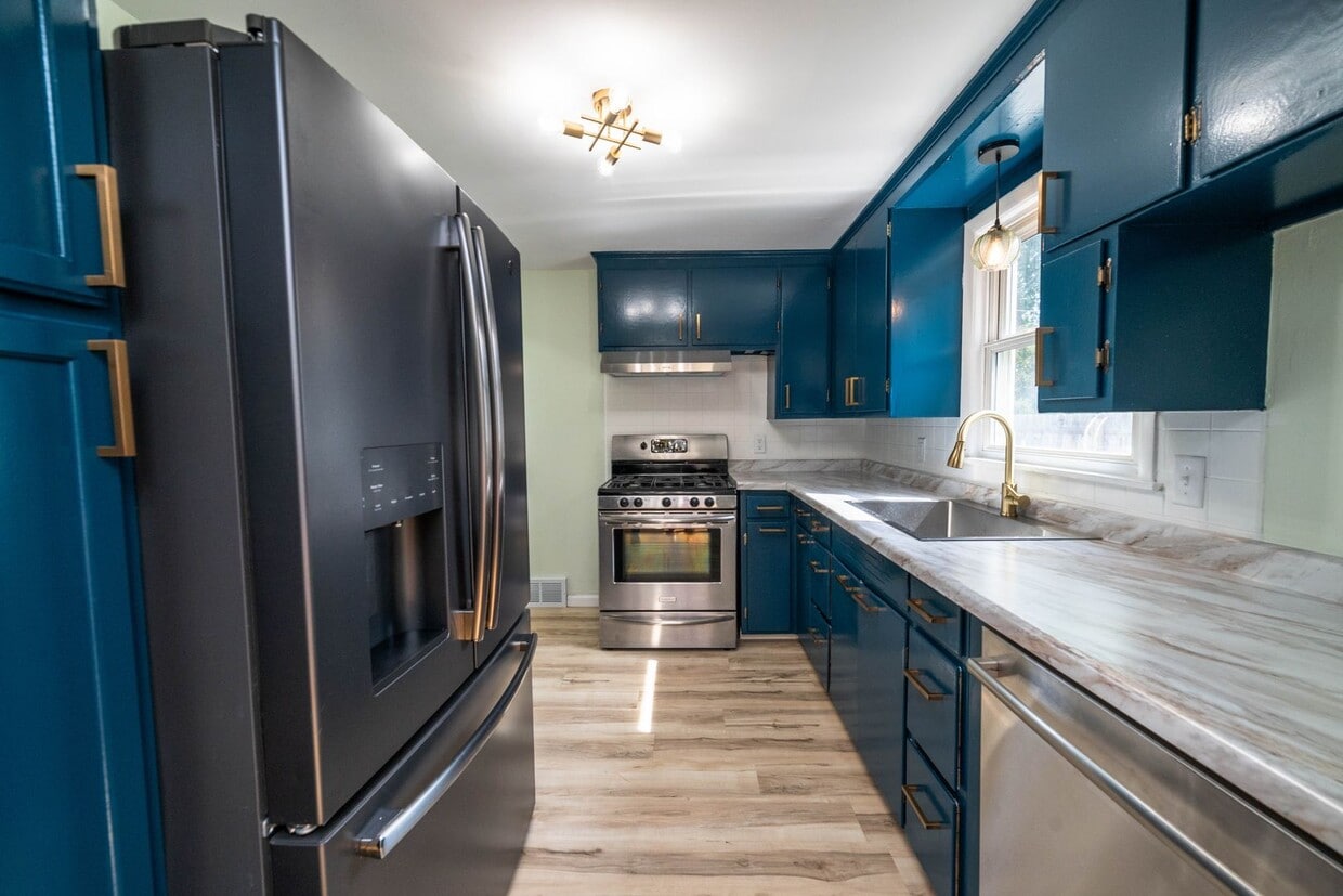 Primary Photo - Newly remodeled three bedroom Appleton house
