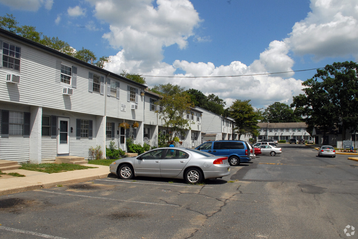 Building Photo - Walnut Villas