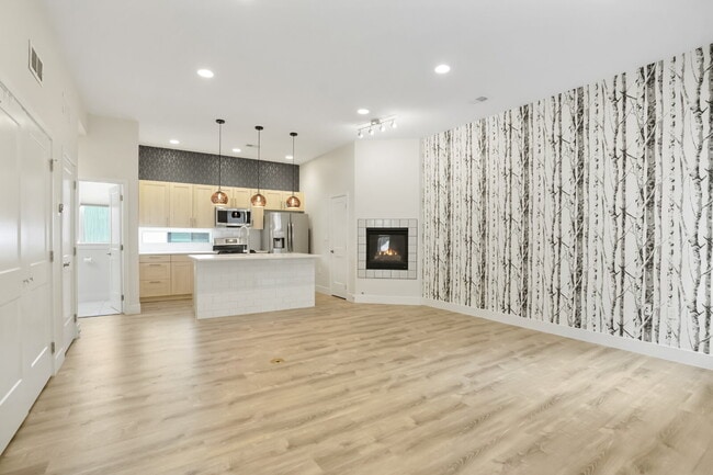 Live in Style Stunning Townhome for Rent - Live in Style Stunning Townhome for Rent