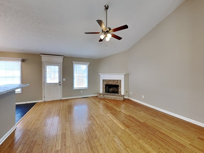 Building Photo - This spacious home will rent quickly!