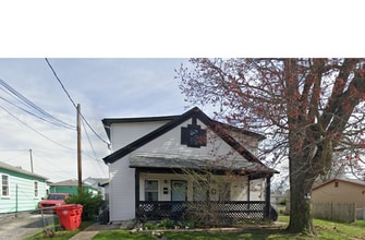 Building Photo - 226-228 S Oak St