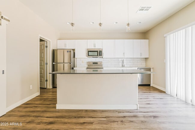 Building Photo - 1119 S Stapley Dr