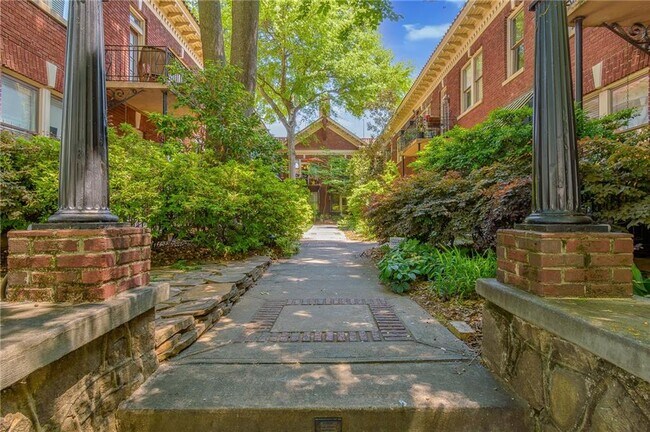 Foto del edificio - 1015 Piedmont Ave NE