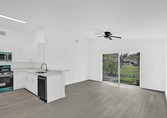 Building Photo - 9249 SW 146th Ct