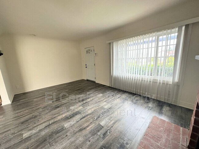 Foto del edificio - 8725 Dalton Ave