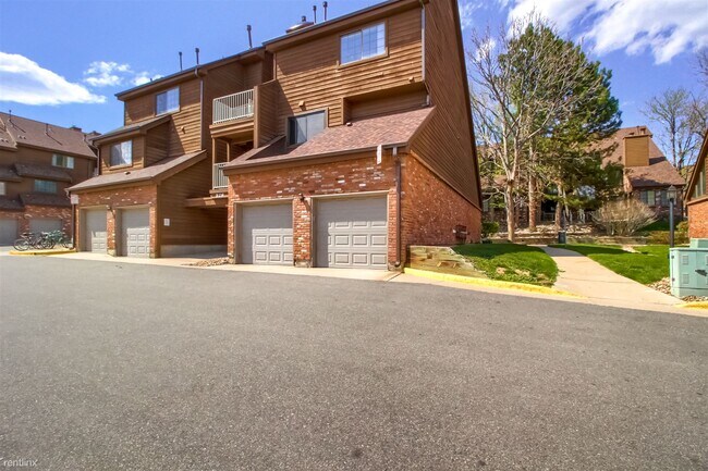 Building Photo - 1 br, 1 bath Condo - 828 South Vance Street F