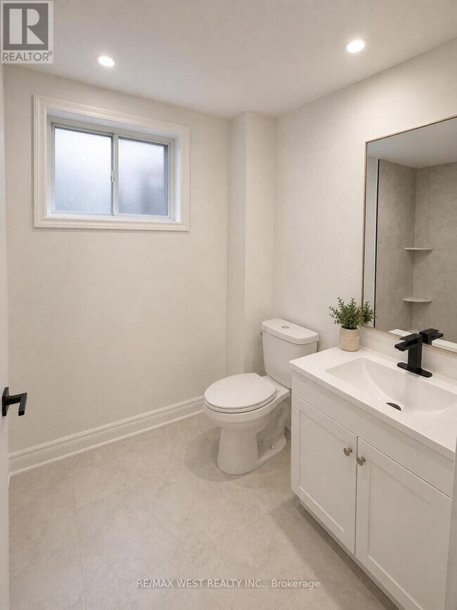 Building Photo - 15 Hamlyn Crescent