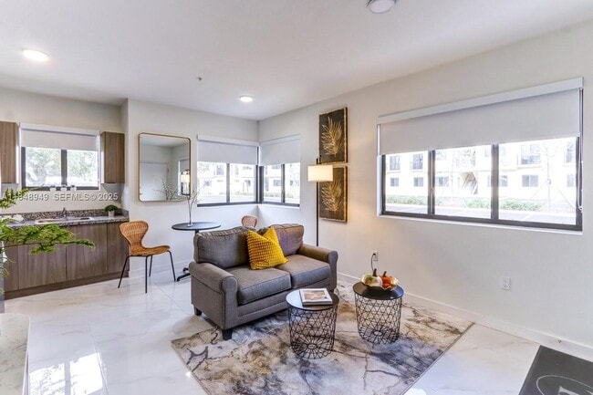 Foto del edificio - 339 W 78th Rd