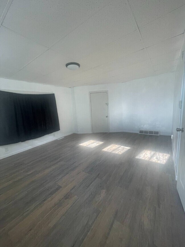 Building Photo - 206 S Melcher St
