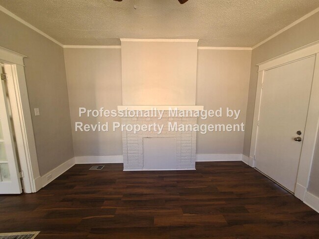 Foto del edificio - 1590 Cameron St