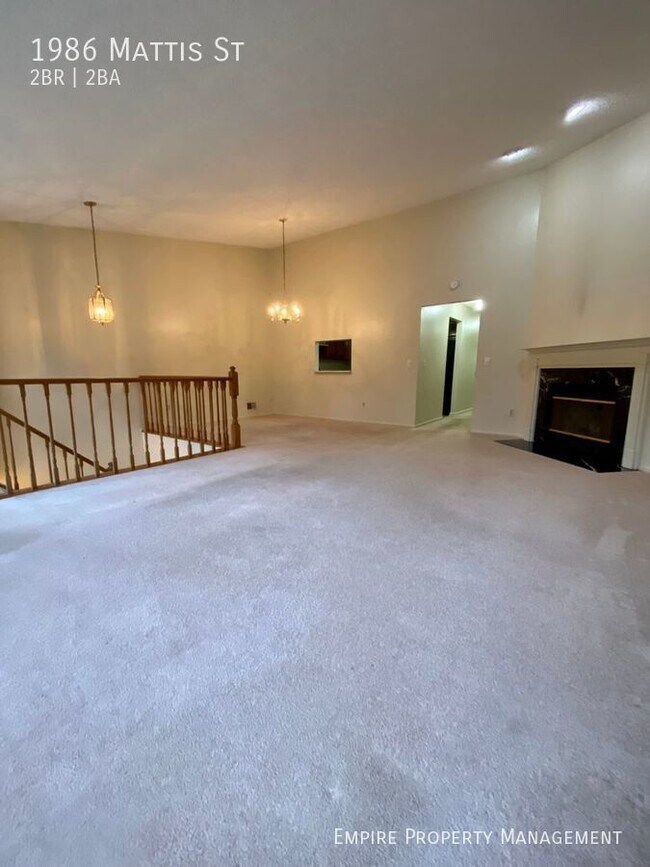 Foto del edificio - 1986 Mattis St