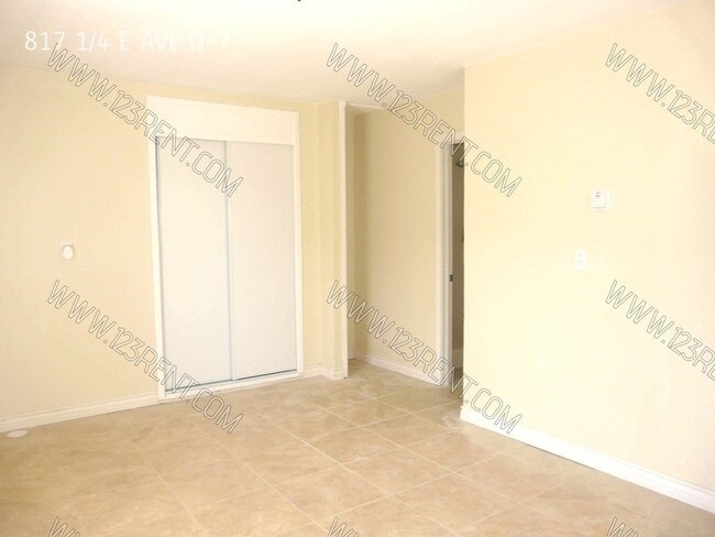 Building Photo - 817 1/4 E Ave Q-7-