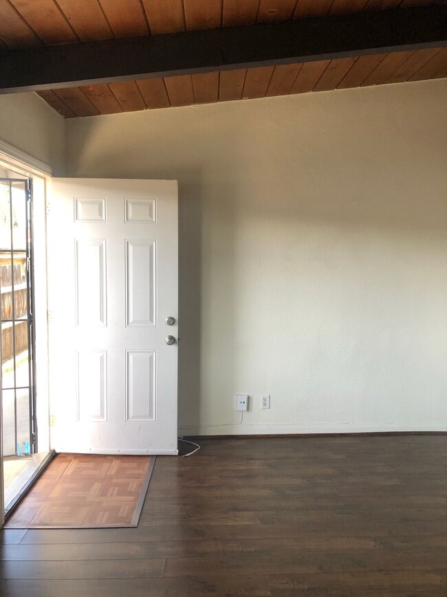 Building Photo - 624 66th St