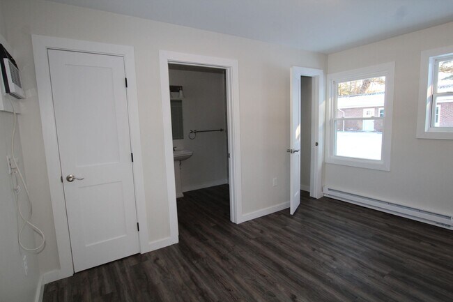 Foto del edificio - Beautifully remodeled and completed 1 bedroom apartment. FREE MONTH OF RENT!*