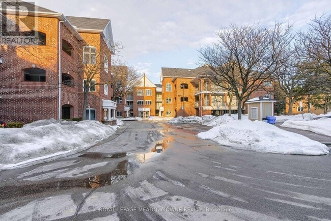 Photo du bâtiment - 103 Bristol Rd E