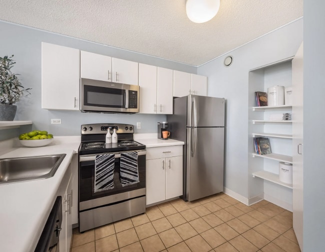 Photo - 456 E Ohio St Apartment