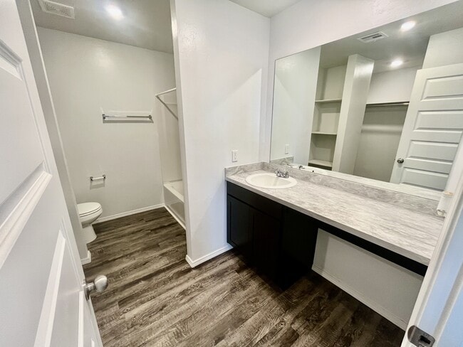 Building Photo - 1208 Clydesdale Dr