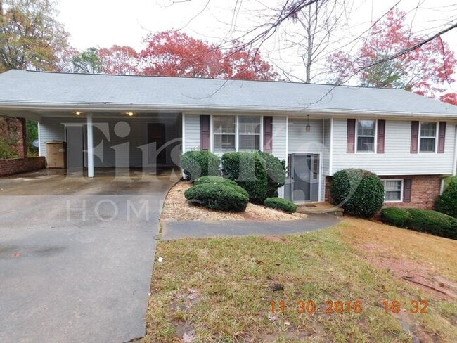 Foto del edificio - 2642 Shady Valley Rd