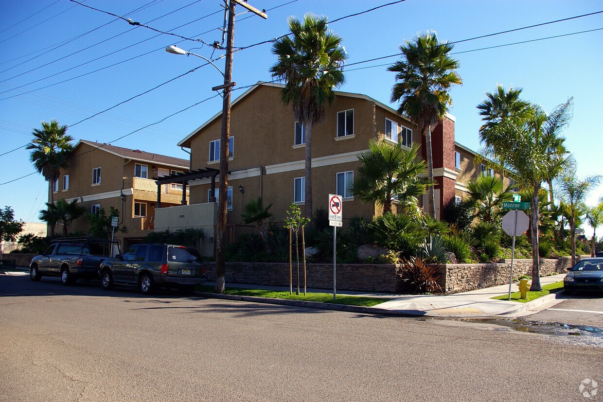Building Photo - 3909 Monroe Ave