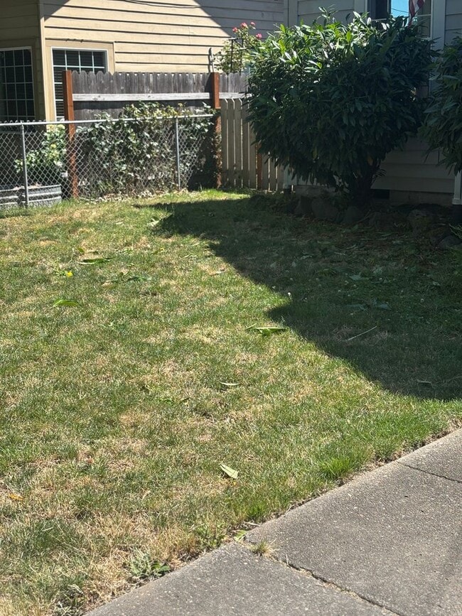 Building Photo - Cute Updated Home in Newberg