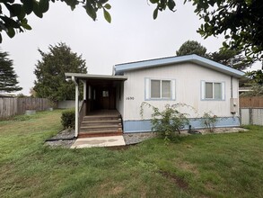 Building Photo - 1690 Anderson Ave