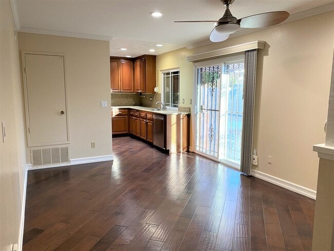 Building Photo - Spacious and Updated Home in Spring Valley!