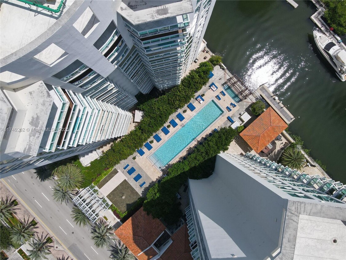 Foto principal - 150 Sunny Isles Blvd