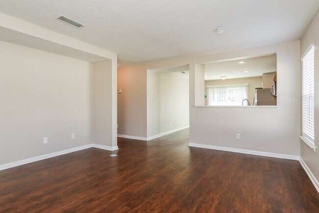 Foto del edificio - 7422 Hawks Cliff Dr
