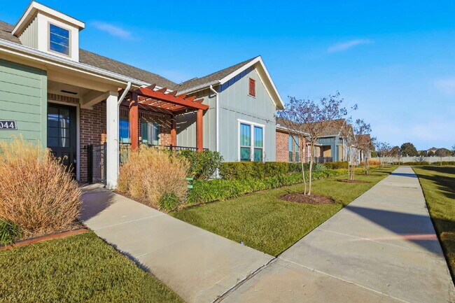 Foto del edificio - 1332 Square foot townhome in a beautiful community in Argyle, TX ready for lease.