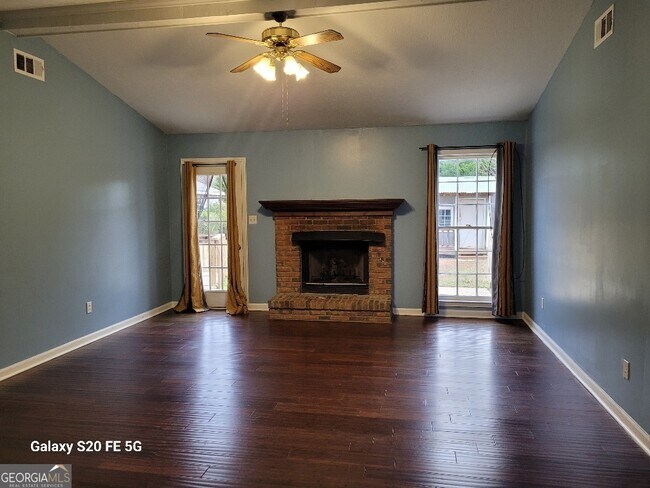 Foto del edificio - 108 Huntington Dr