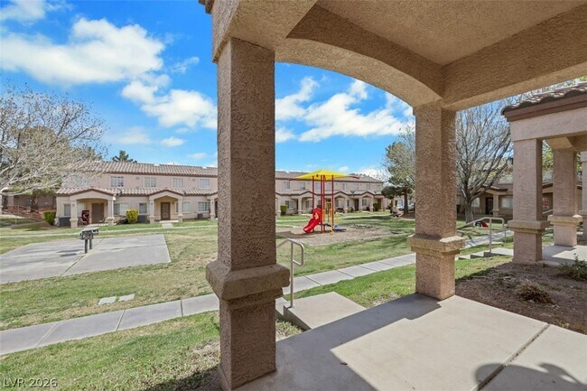 Foto del edificio - 1956 Vista Malaga St