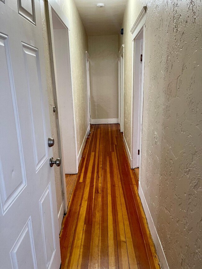 Foto del edificio - 113-115 Fellsway West Unit 2