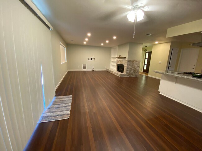 Building Photo - Beautiful Home for rent in Visalia, Ca
