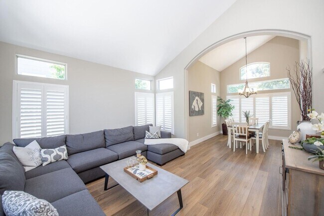 Foto del edificio - 4 br, 3 bath House - 557 ALMANOR ST