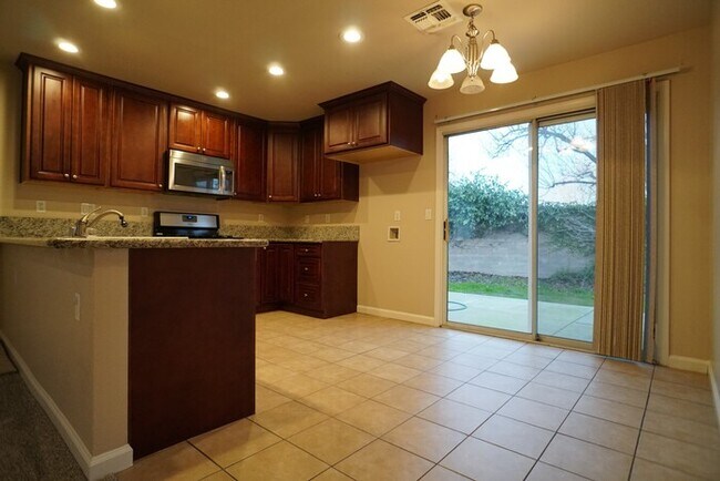 Foto del edificio - 1212 Chablis Cir