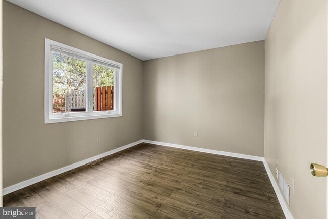 Building Photo - 363 Chickory Way