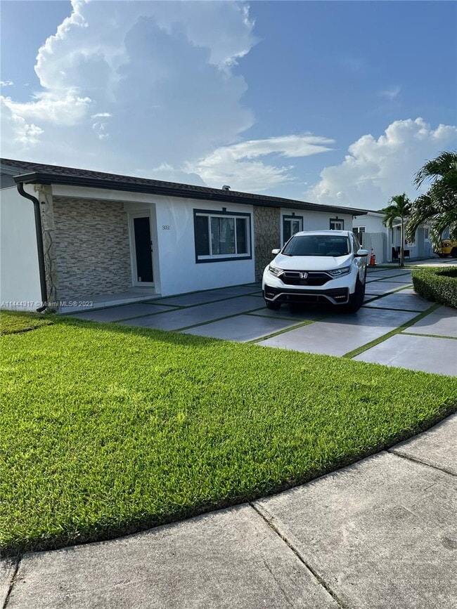 Building Photo - 5051 SW 128th Ct