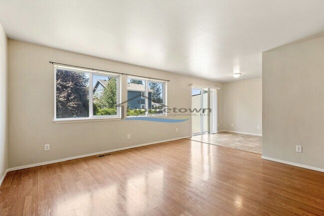 Building Photo - 3 bed 2.5 bath duplex in CDA!